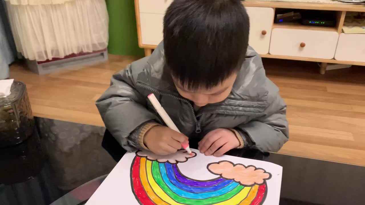 中B班杨育寒练习画彩虹