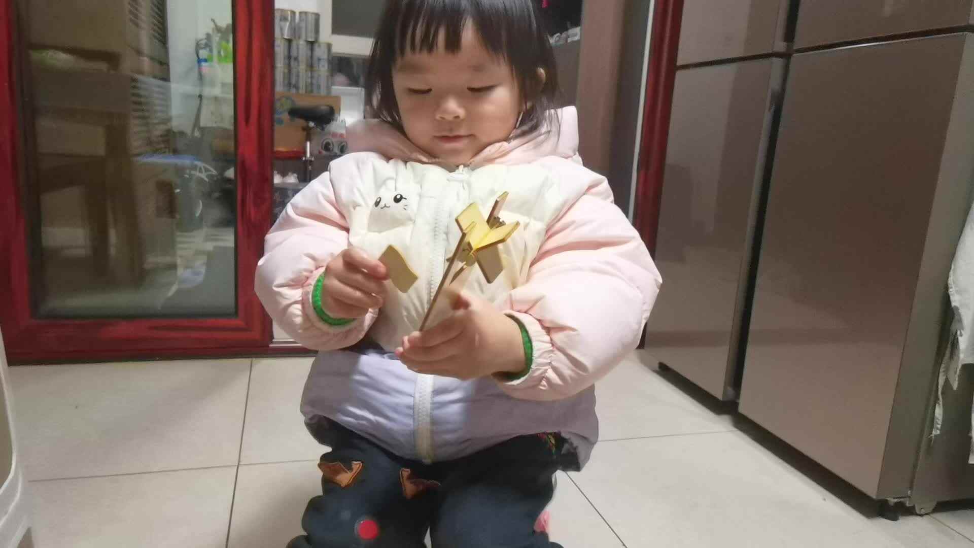 给家人分享科学小实验《冲锋舟》