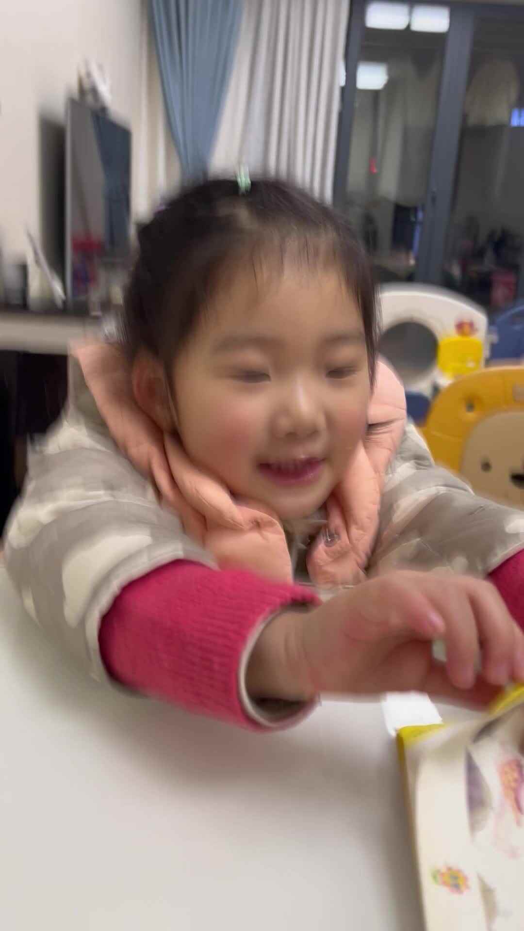 中b班宁汐言讲述《狼和小兔》