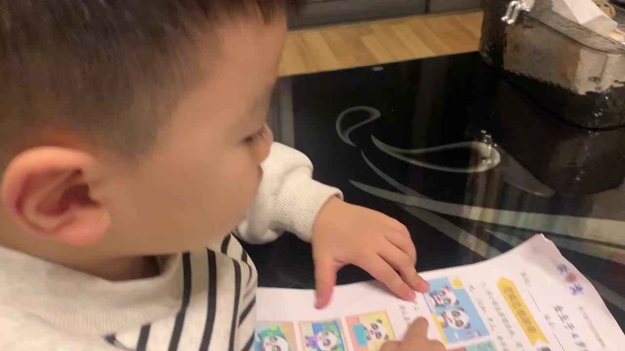 中B班杨育寒练习看图说话