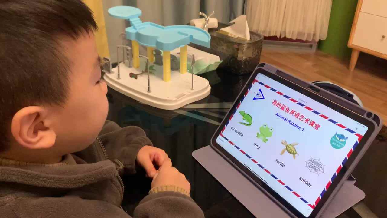 中B班杨育寒观看视频《Animal 1》