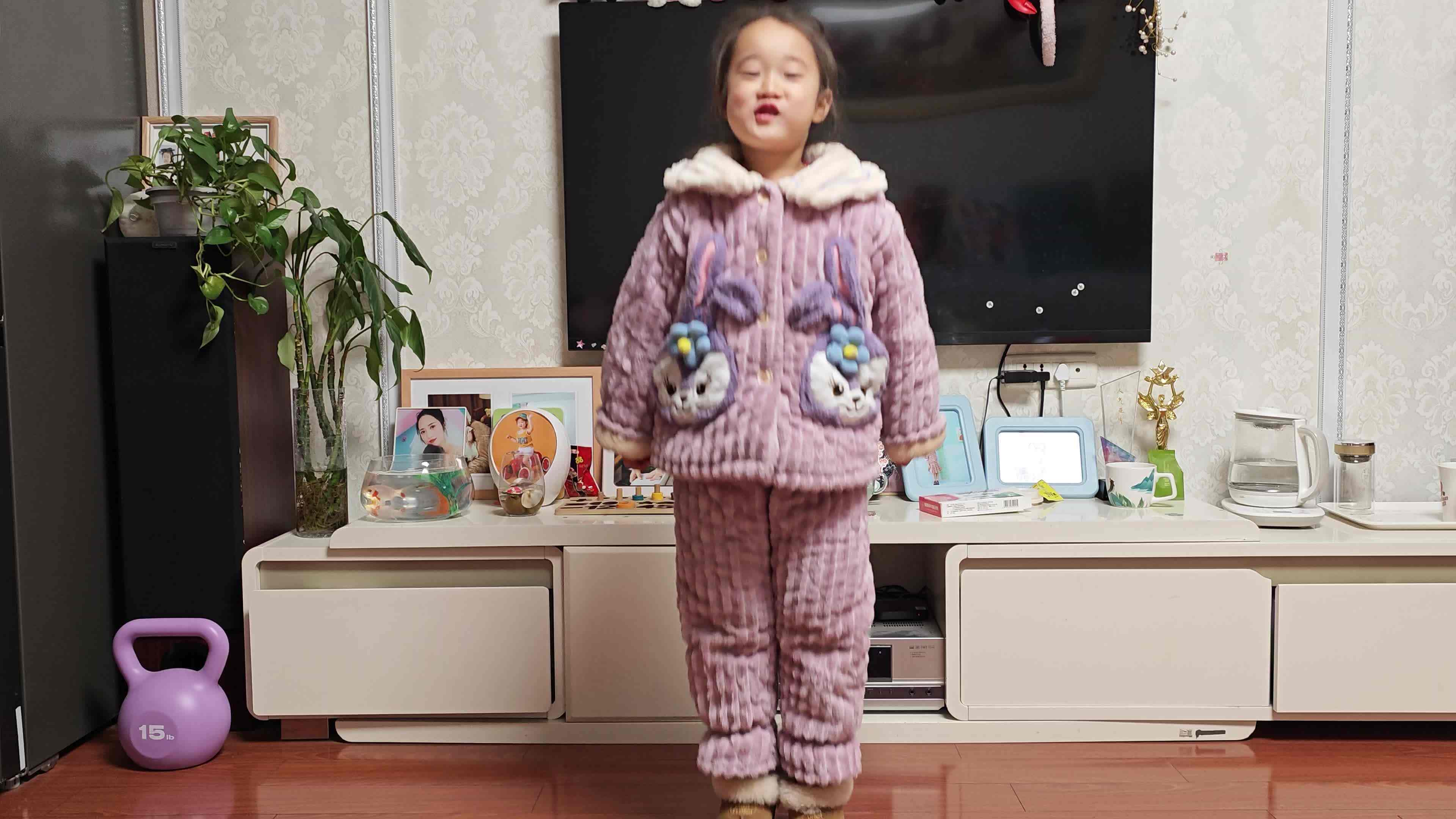 大B班朱佳柠并脚跳20240102