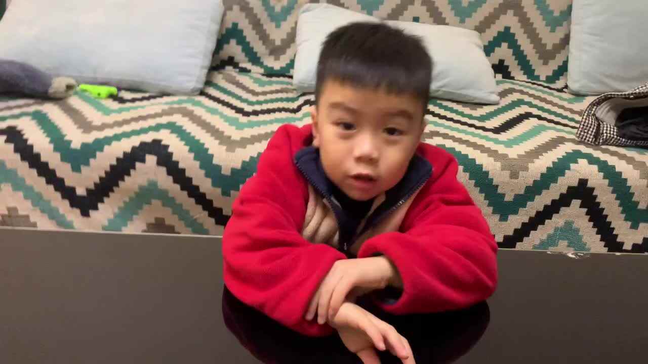 中B班杨育寒练习挽袖子