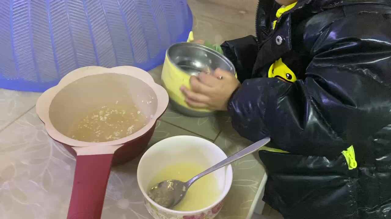 中B班吕子垚生活练习（收拾碗筷） 20240117