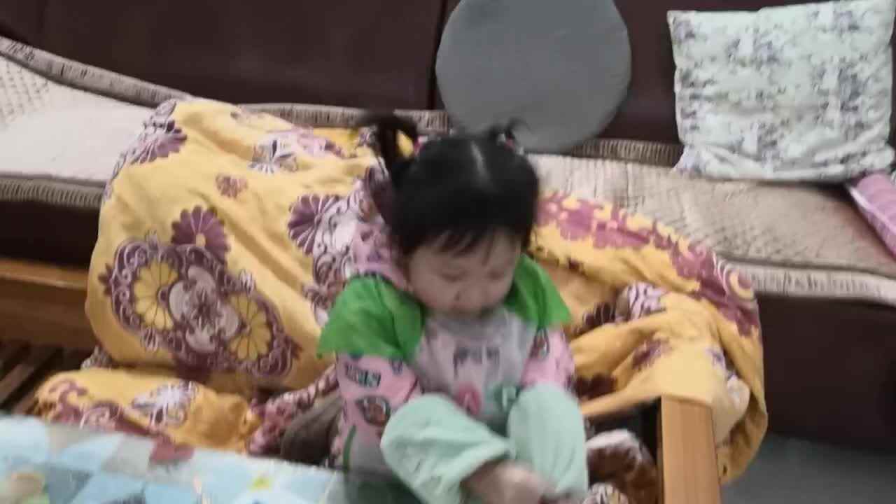 中A班李盈莹  挽袖子