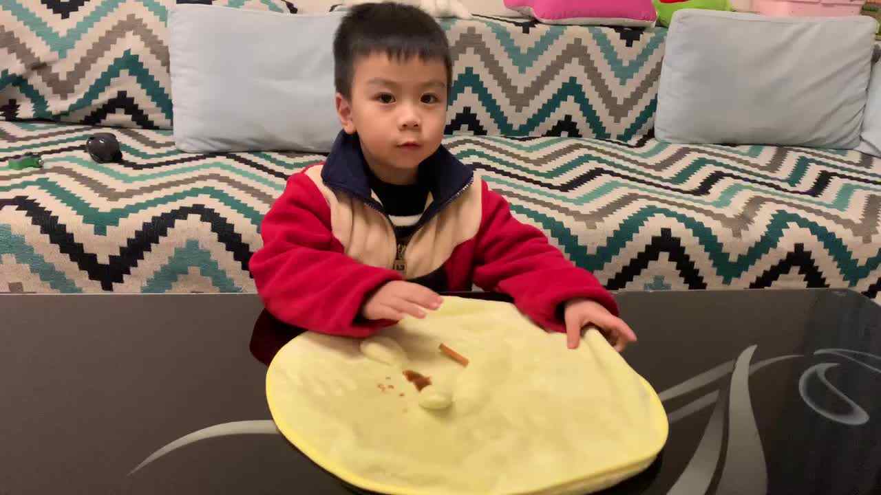 中B班杨育寒练习擦手