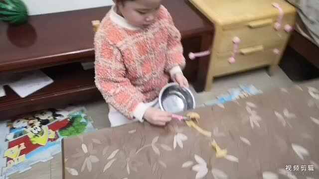 中B班1月19张芷萱练习收拾碗筷