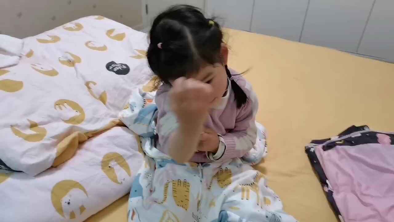 1.23-中b班宁汐言练习挽袖子