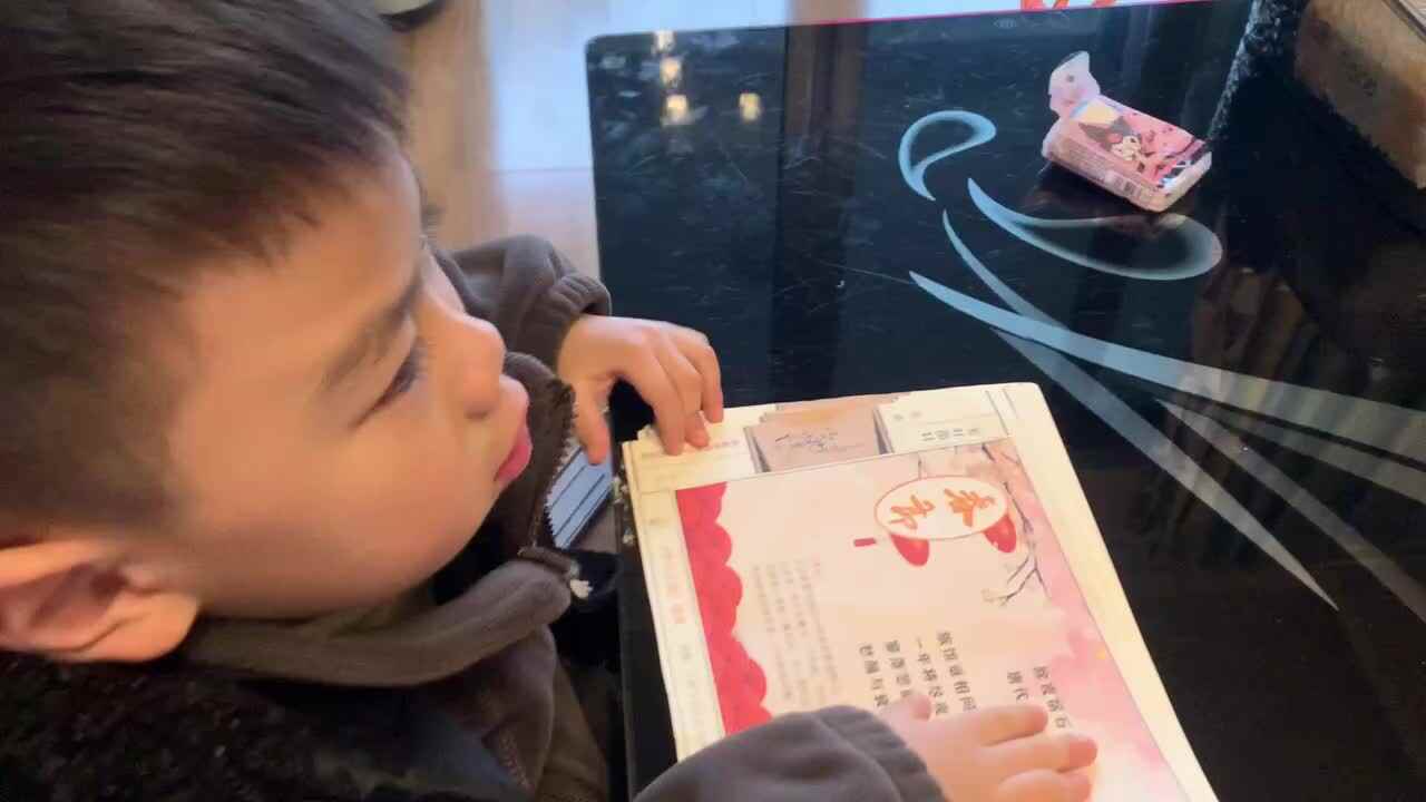 中B班杨育寒指读古诗《除夜宿石头驿》