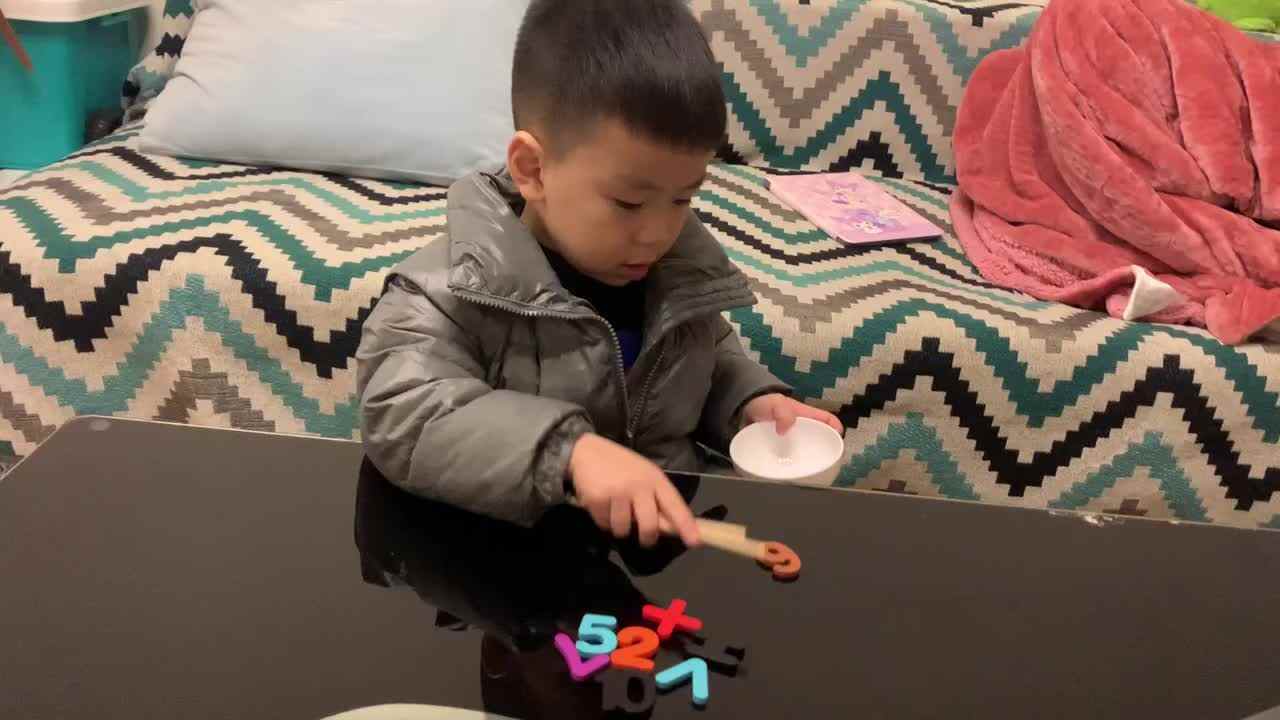 中B班杨育寒练习收拾碗筷