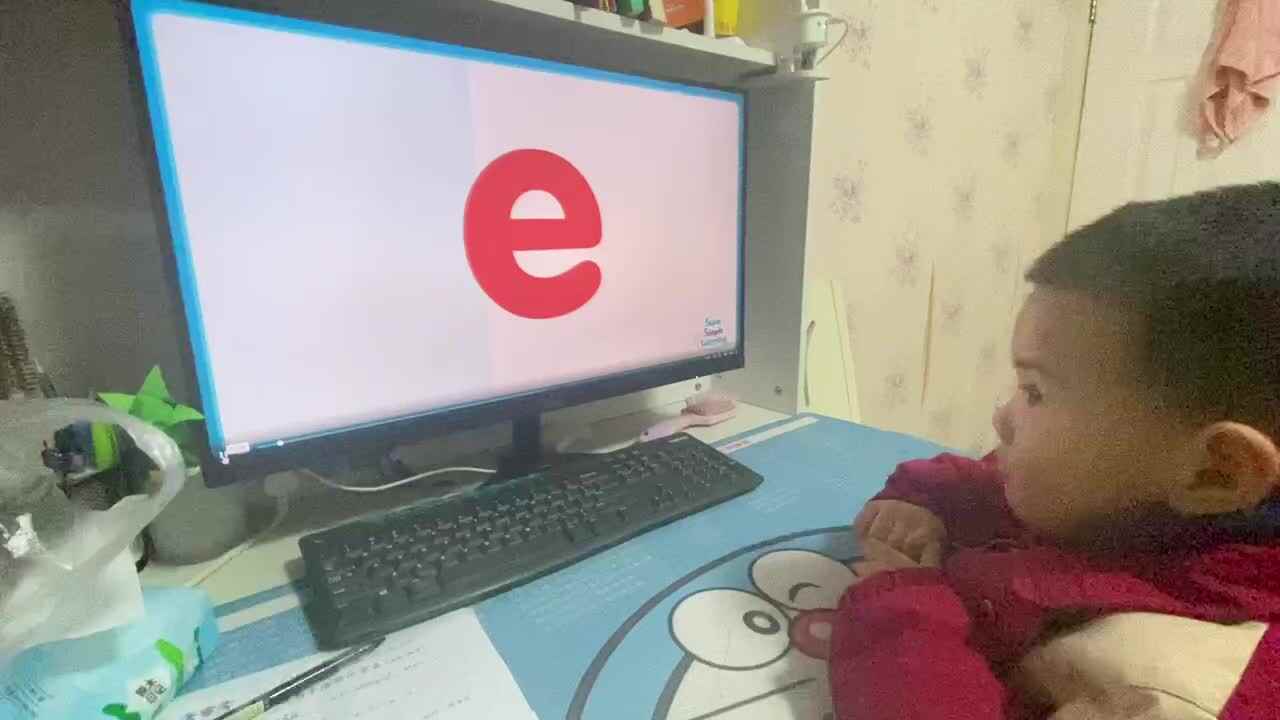 ⁣中B班吕子垚观看视频跟读单词（Lower case  e）20231231