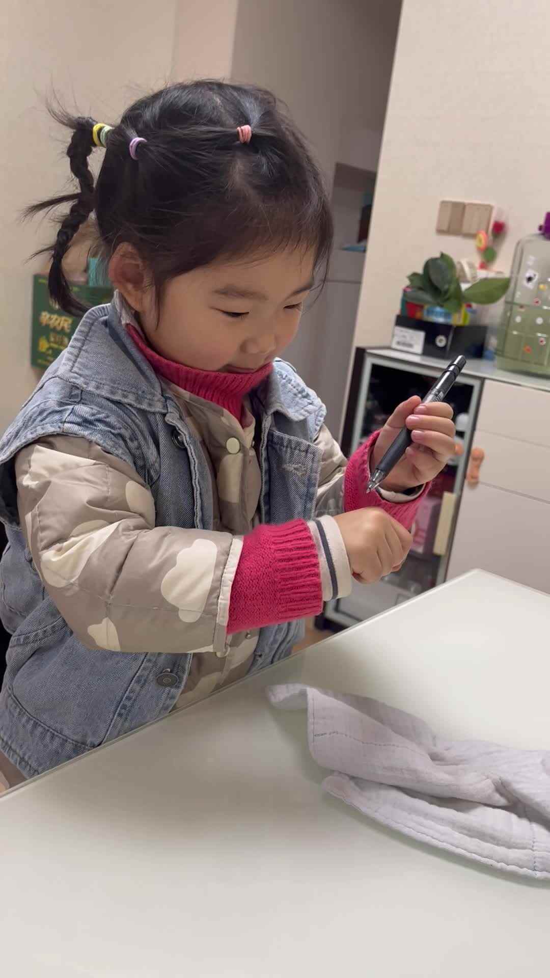 中b班宁汐言练习擦手