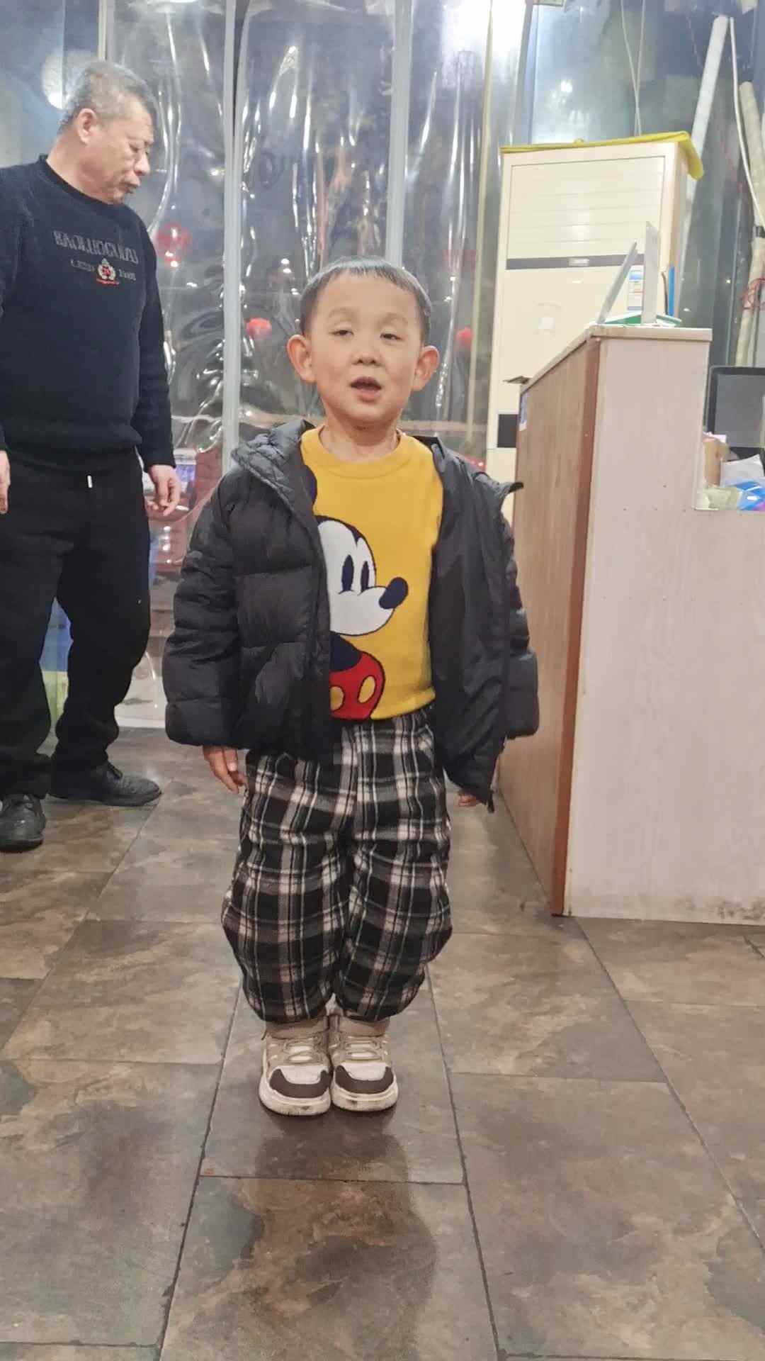 大B班王子扬原地双脚跳