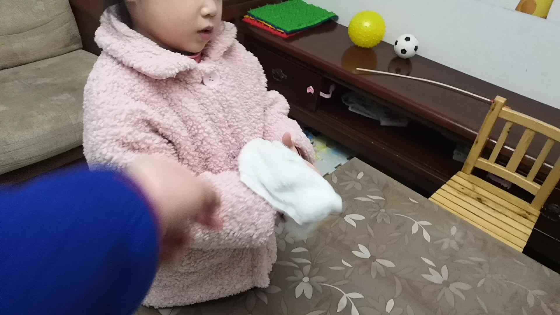 中B班1月8张芷萱练习擦手