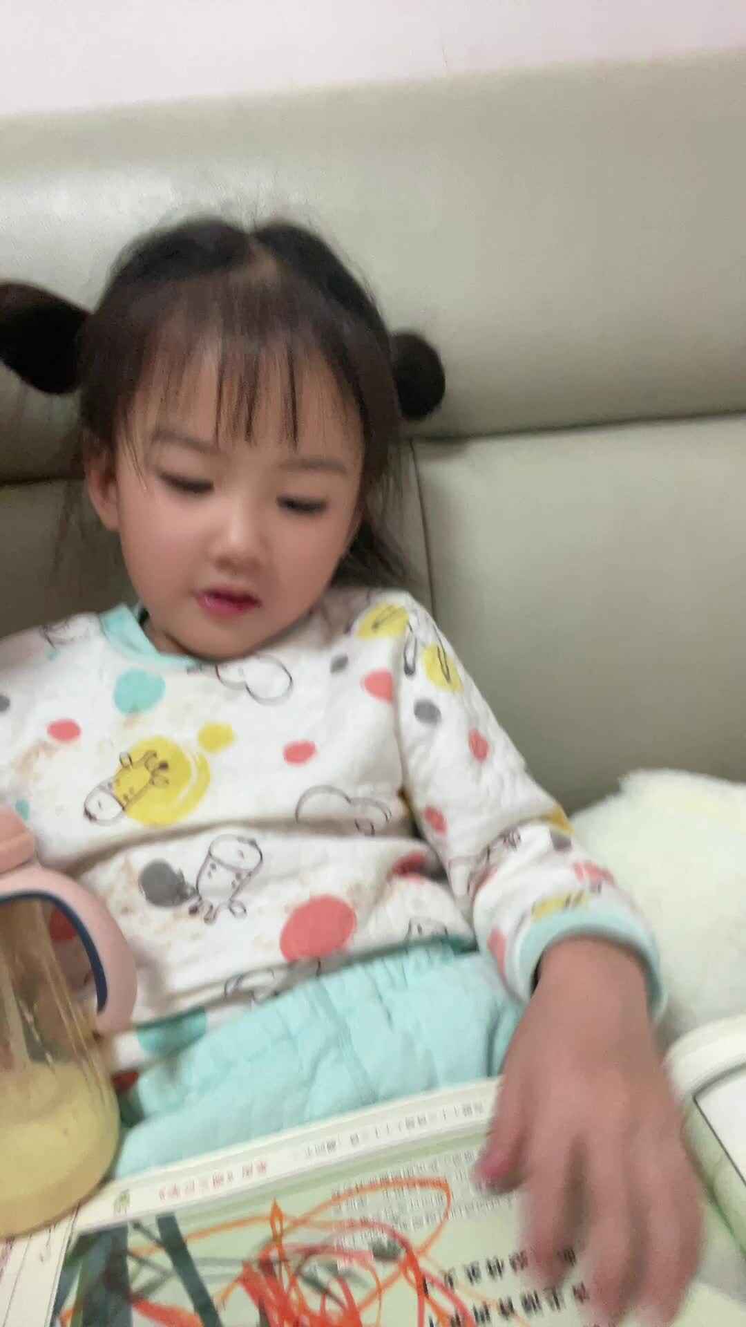 中B班 李曦蕊 指读古诗《新竹》