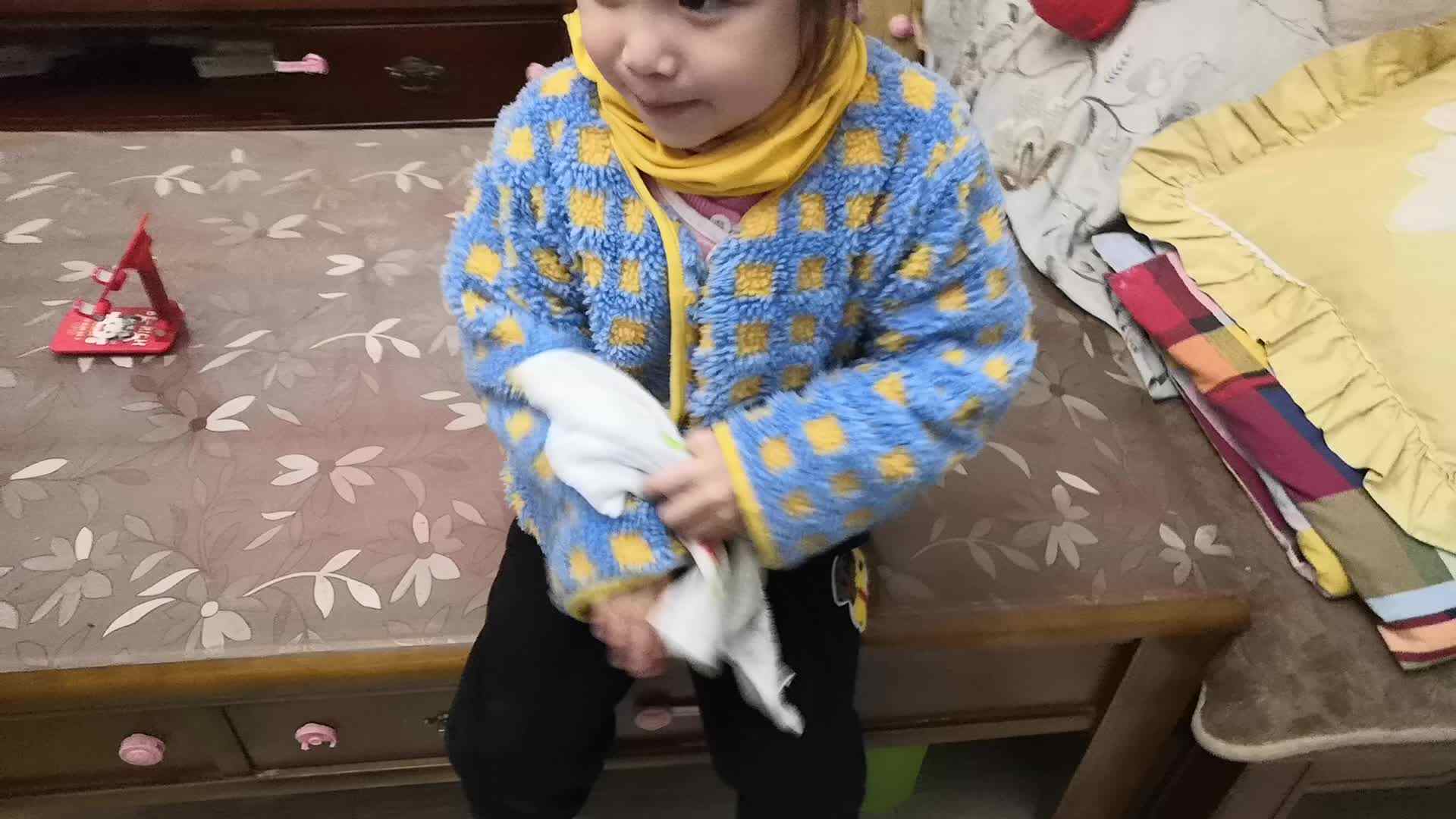 中B班1月10张芷萱练习擦手