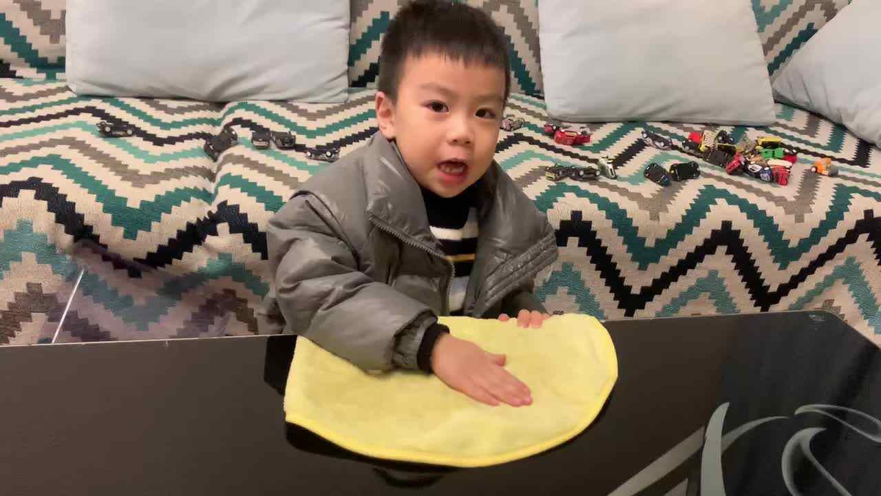 中B班杨育寒练习擦手