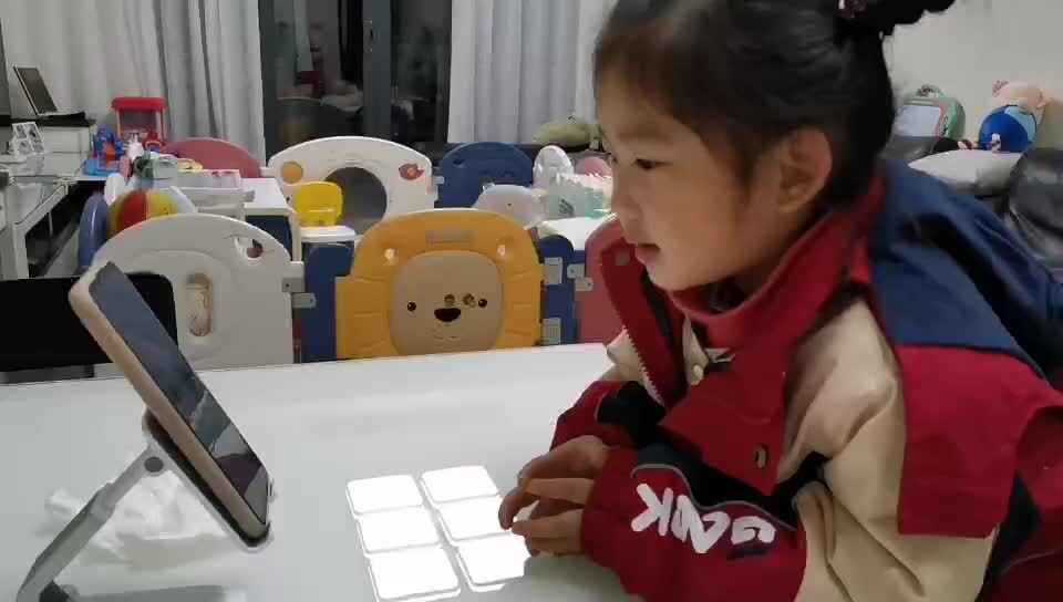 宁汐言观看英语视频