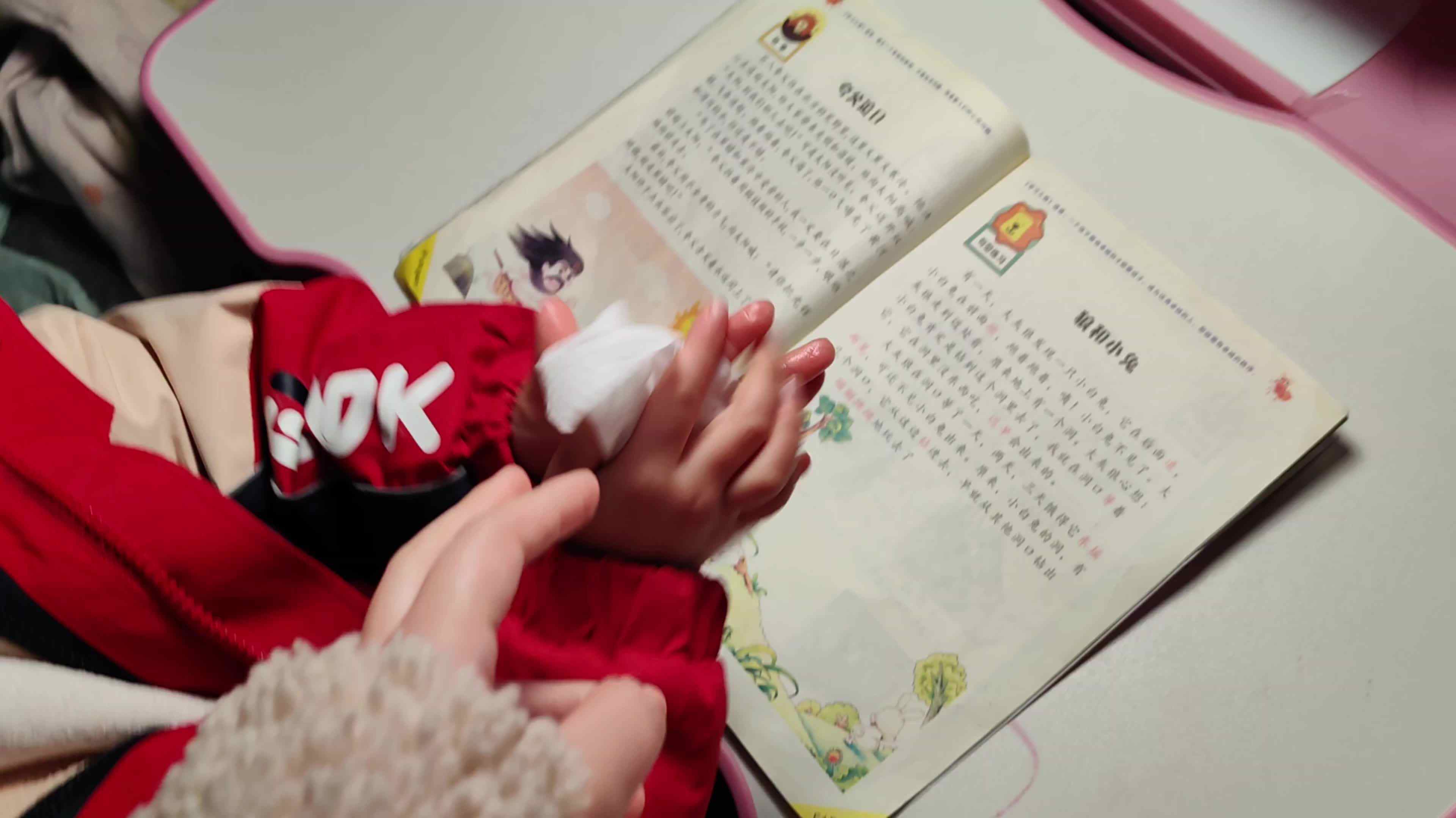 中B班徐子伊练习擦手