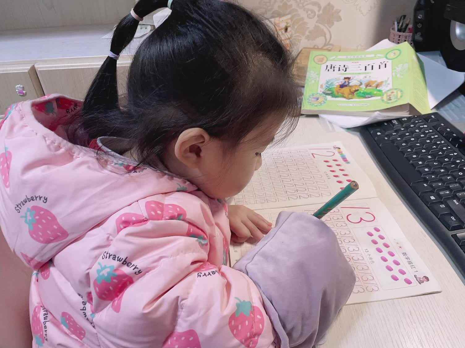 大B班蒲依诺2024.1.10日(书写数字13).mp4