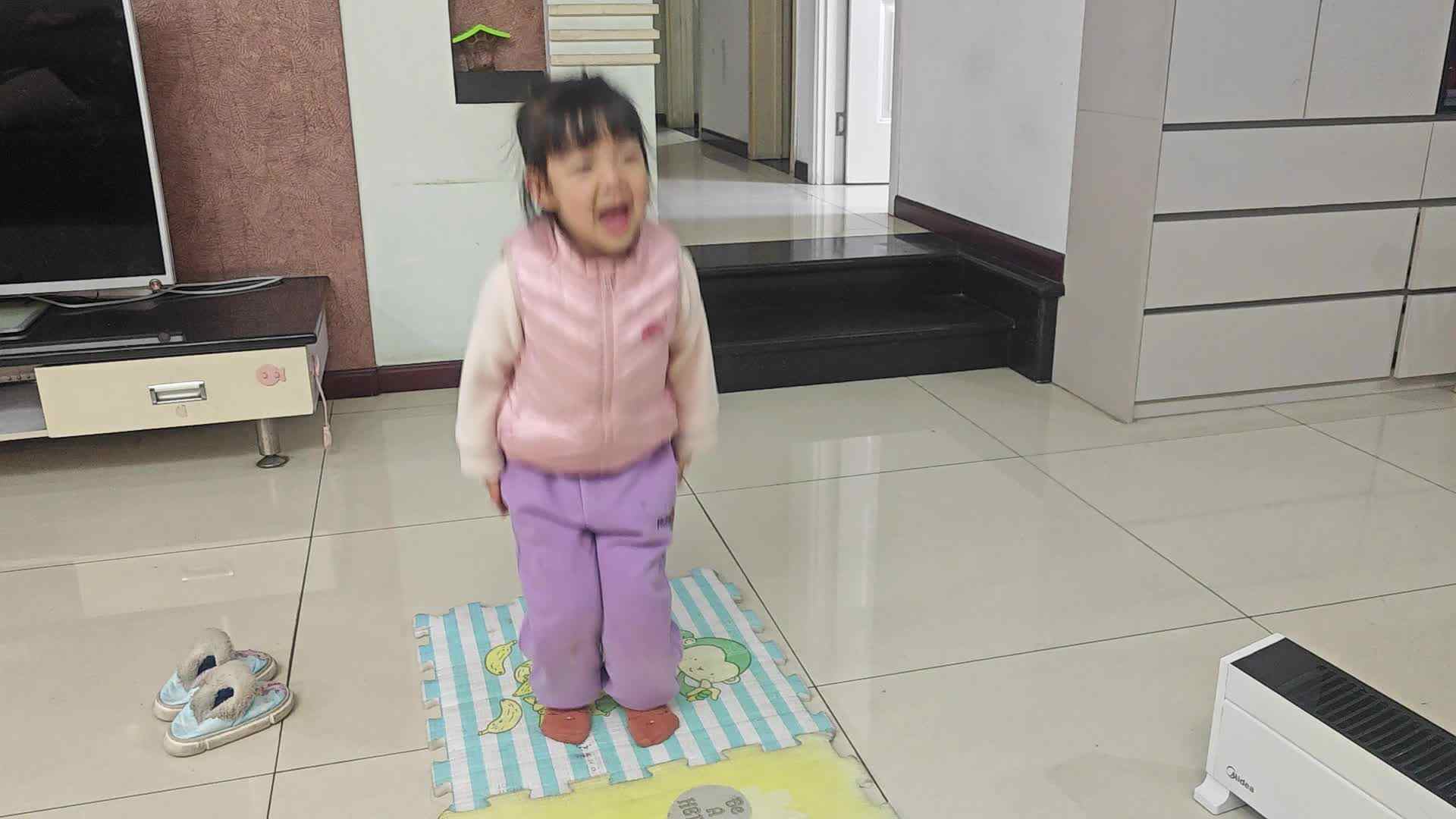 20241.2大B班魏琪珈练习双脚跳.mp4