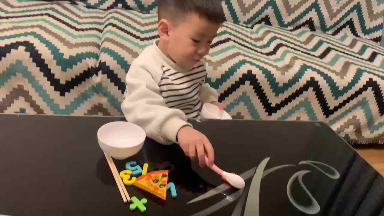 中B班杨育寒练习收拾碗筷