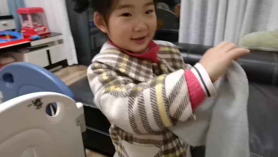 中B班宁汐言练习擦手.mp4