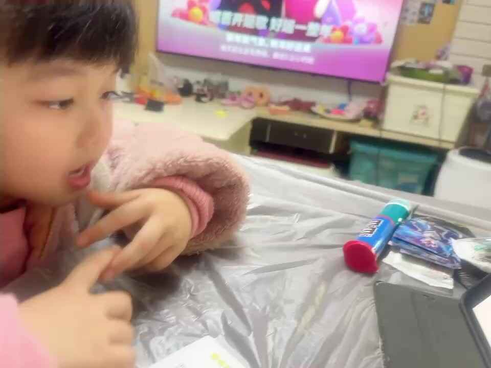 ⁣⁣20240107中B班舒琳芯观看英语视频F和f