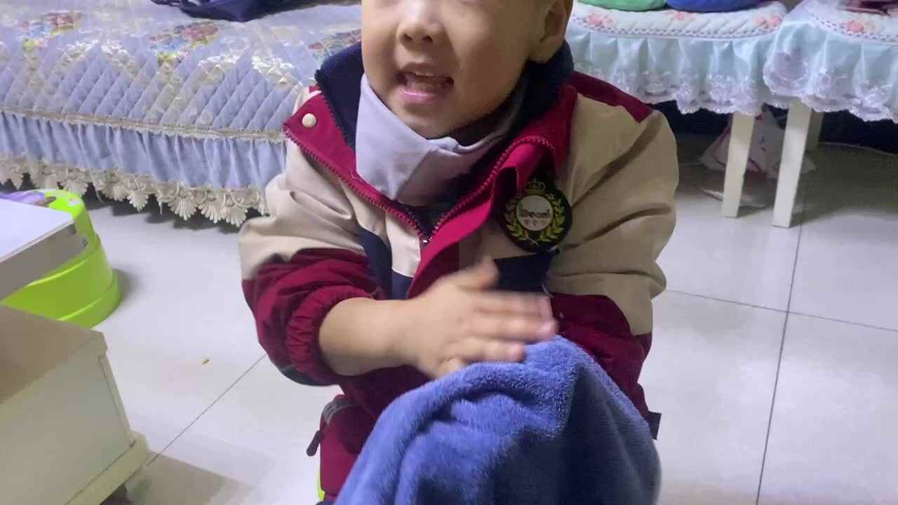 ⁣中B班吕子垚生活练习（擦手）20240108