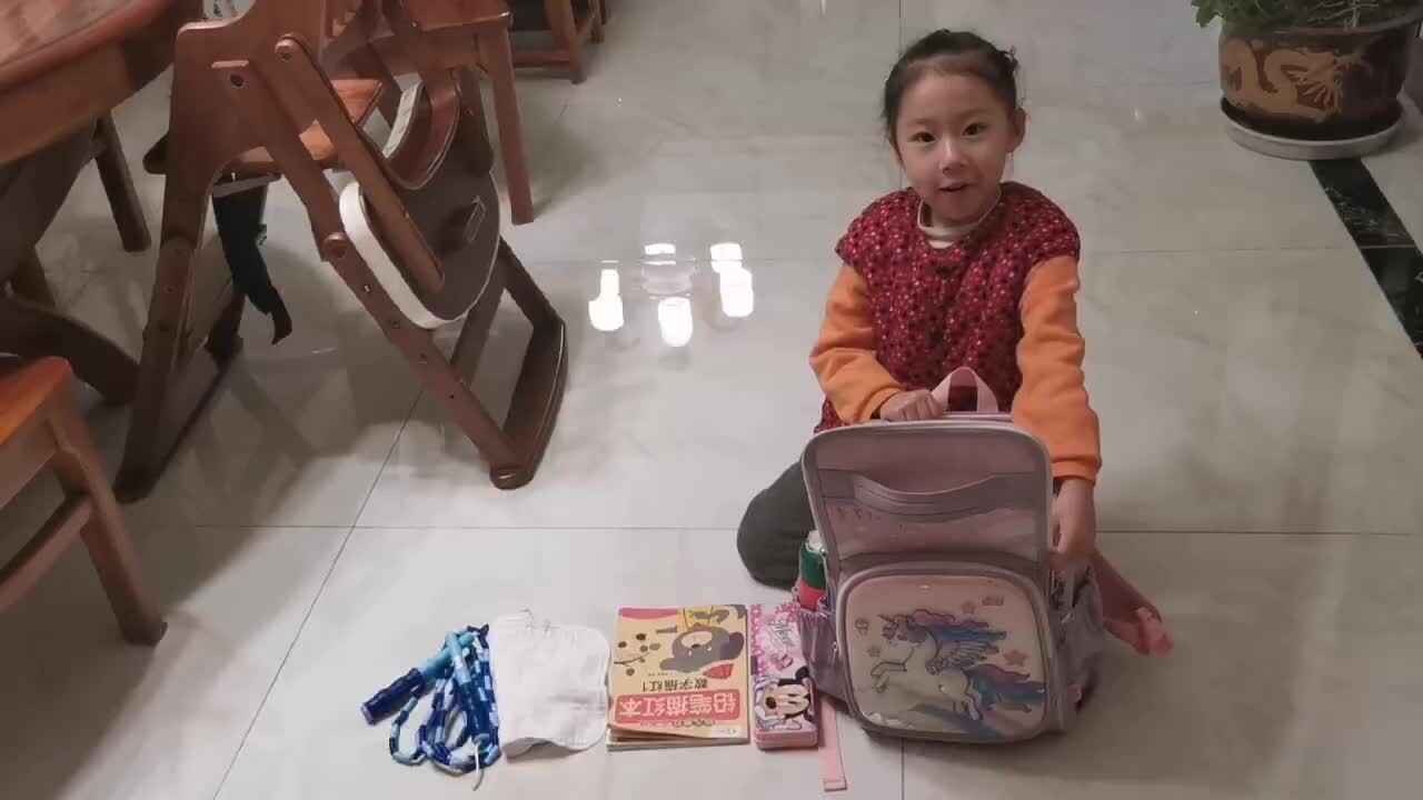 李芊仪整理书包