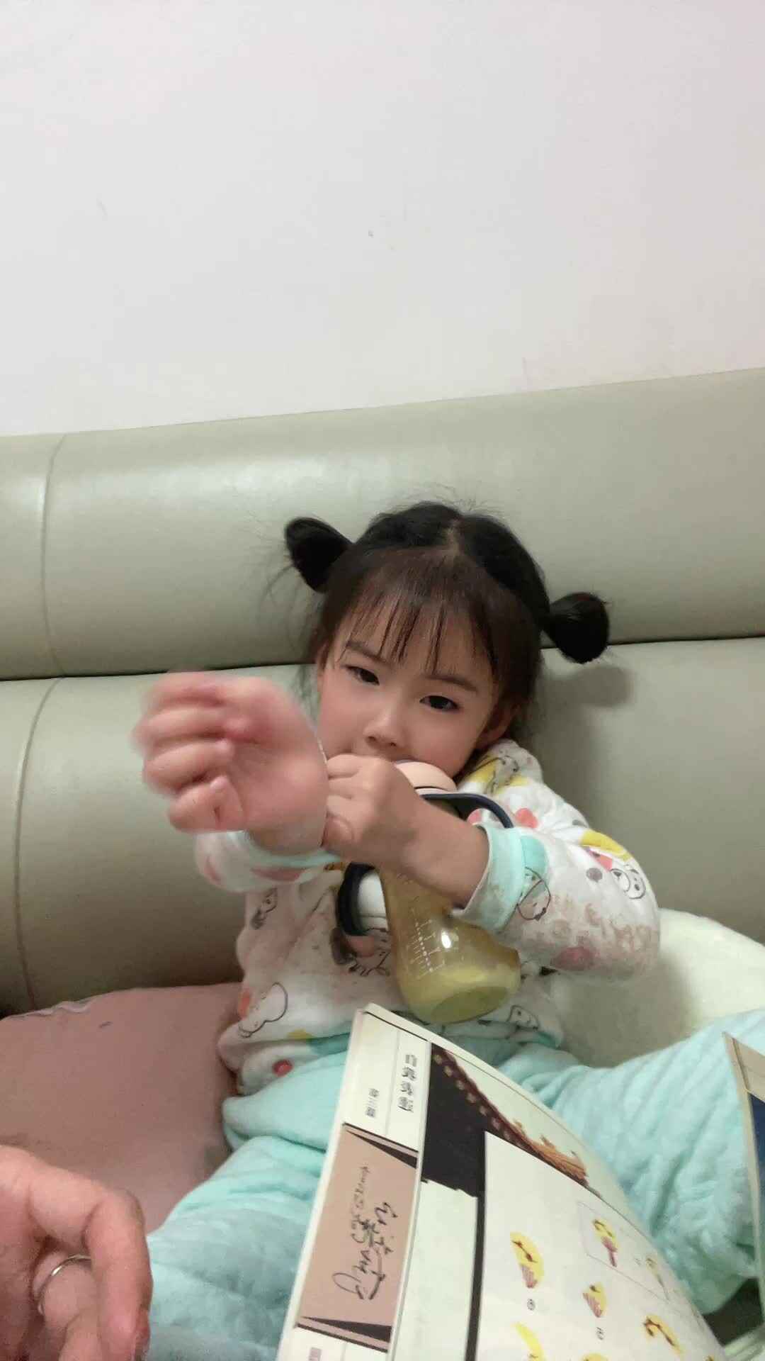 中B班 李曦蕊 练习挽袖子