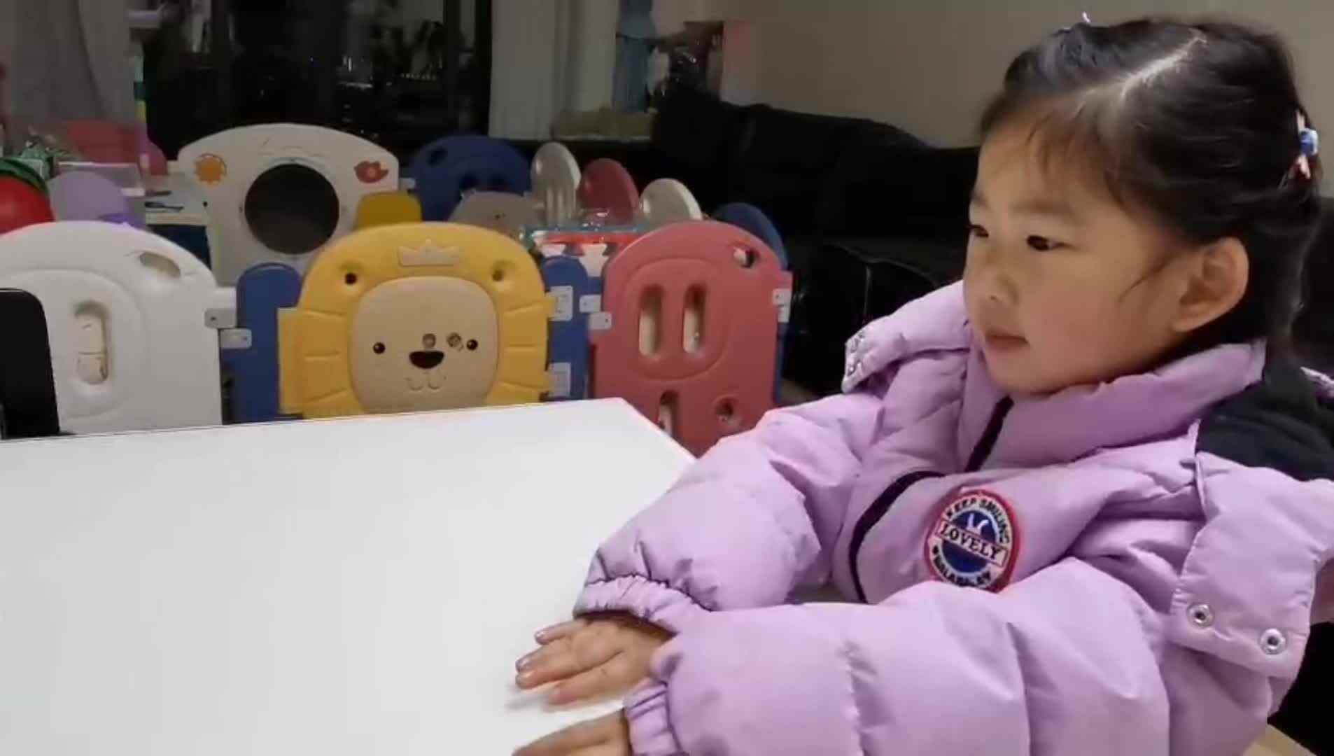 中b班宁汐言观看英语视频