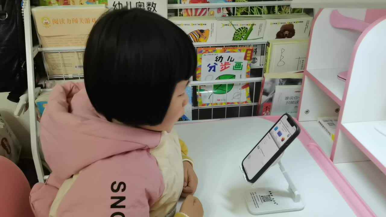 观看朗读示范《3D Shapes 1》.mp4