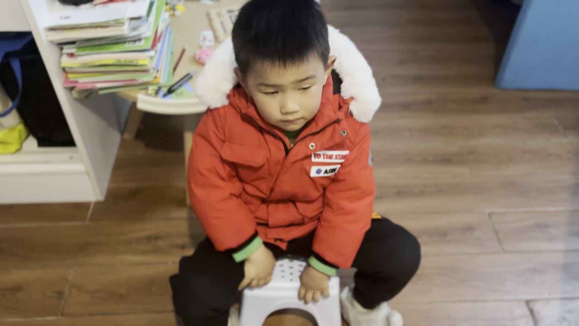 中B班 李锦城 练习端椅子