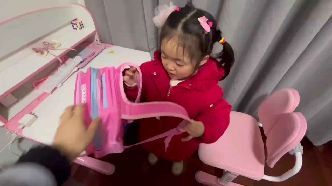 小A班2024.2.27艾琰茹— 背书包