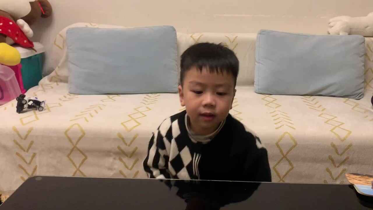 中B班杨育寒练习礼貌用语