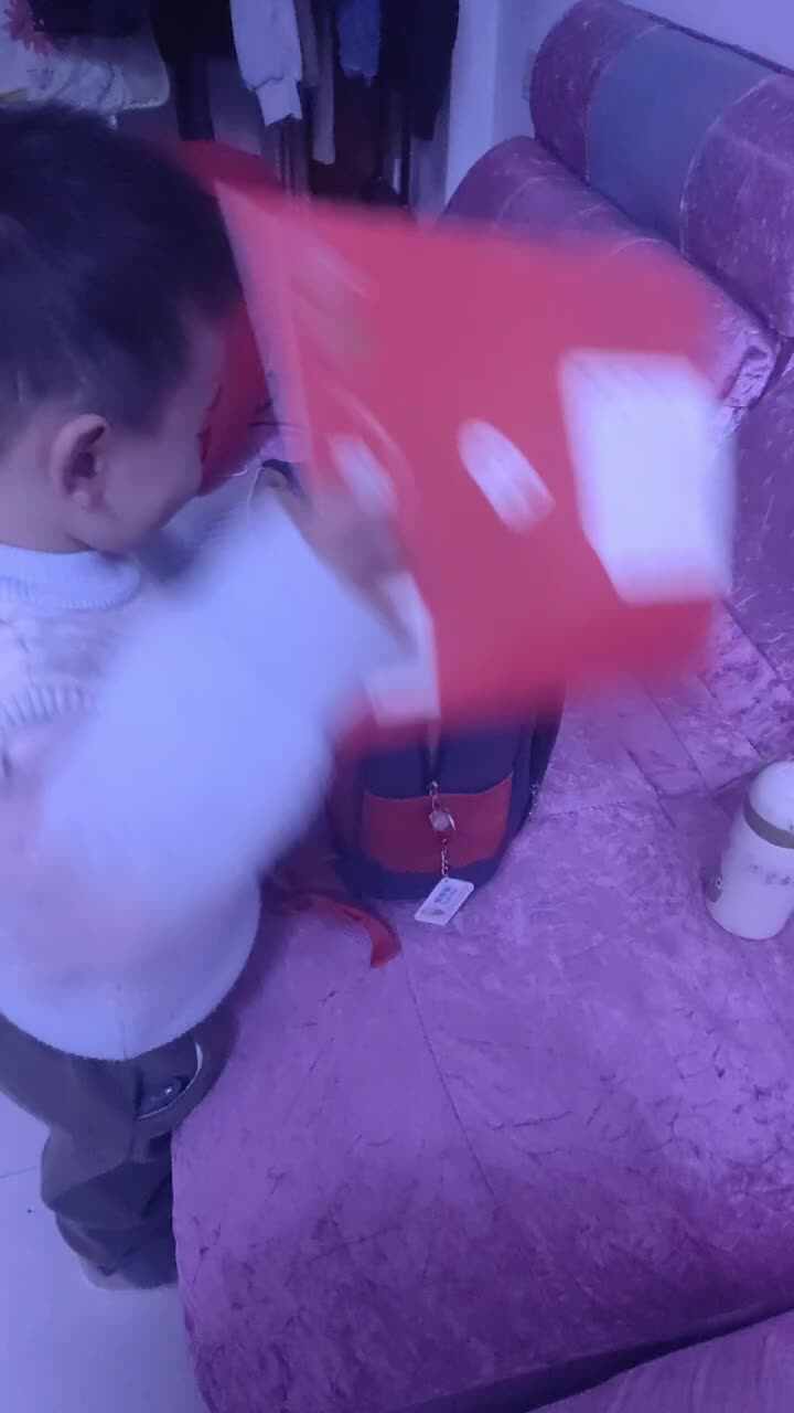 中B班胡晋瑜整理书包