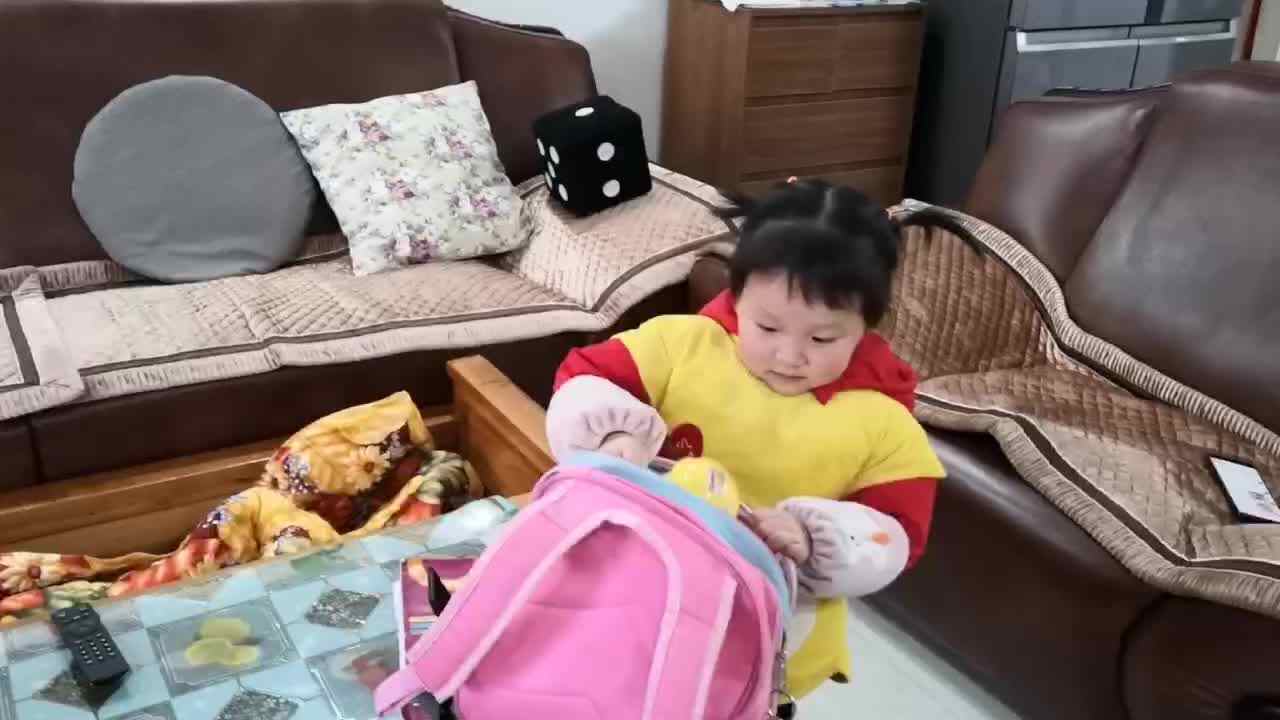 中A班李盈莹 装水杯和书本