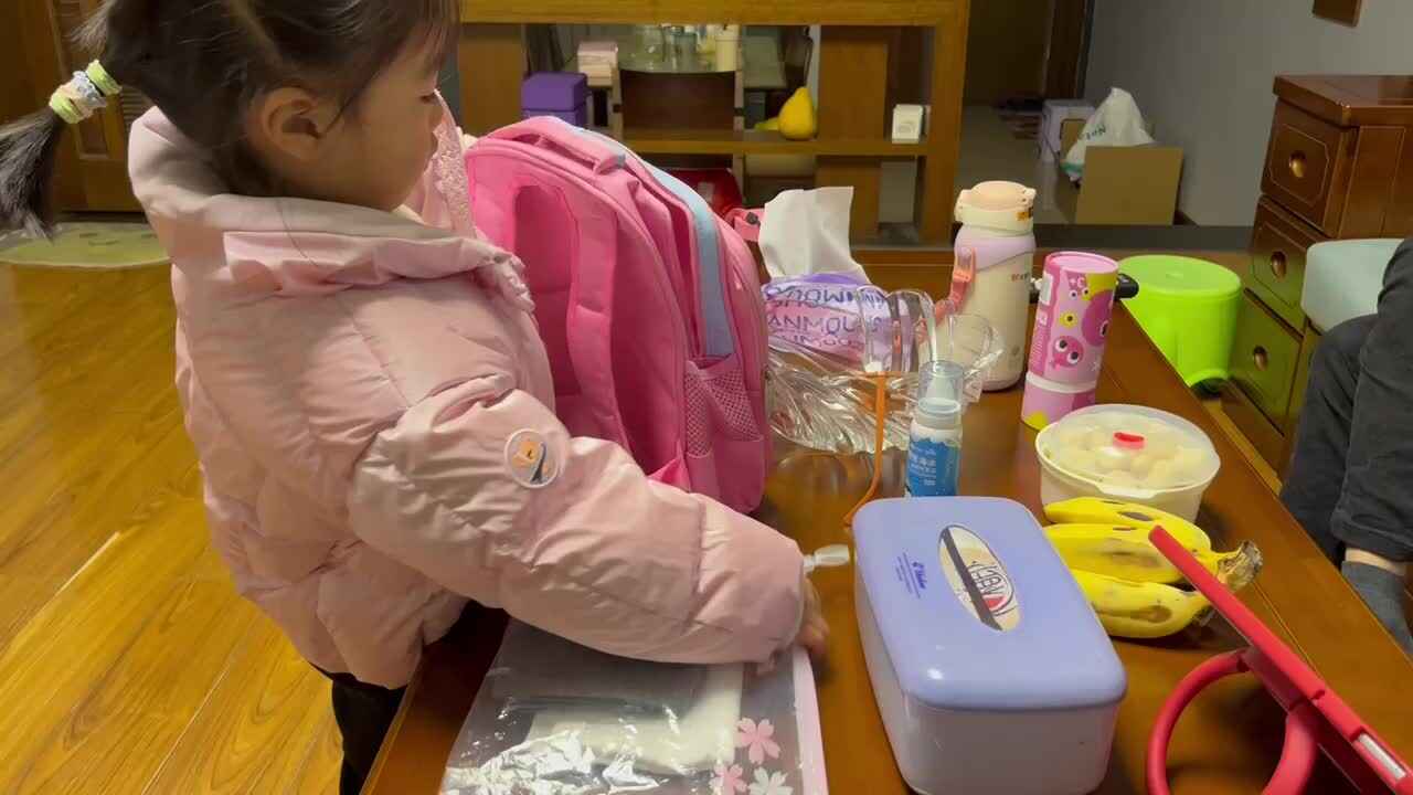 中B班李茵琪练习整理书包.MOV