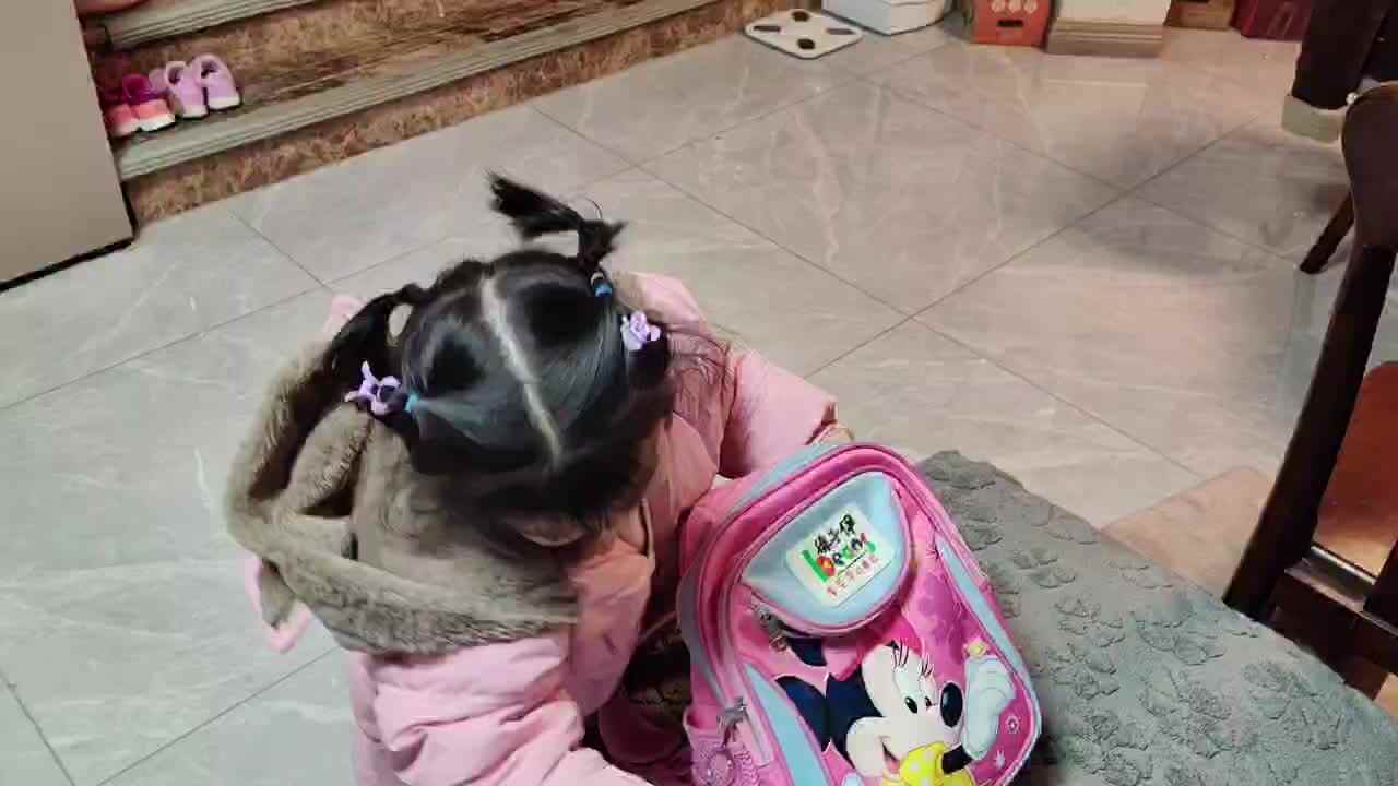 中B班徐子伊整理书包