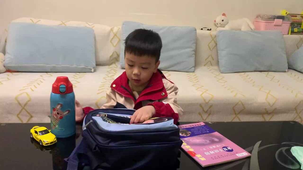 中B班杨育寒练习整理书包