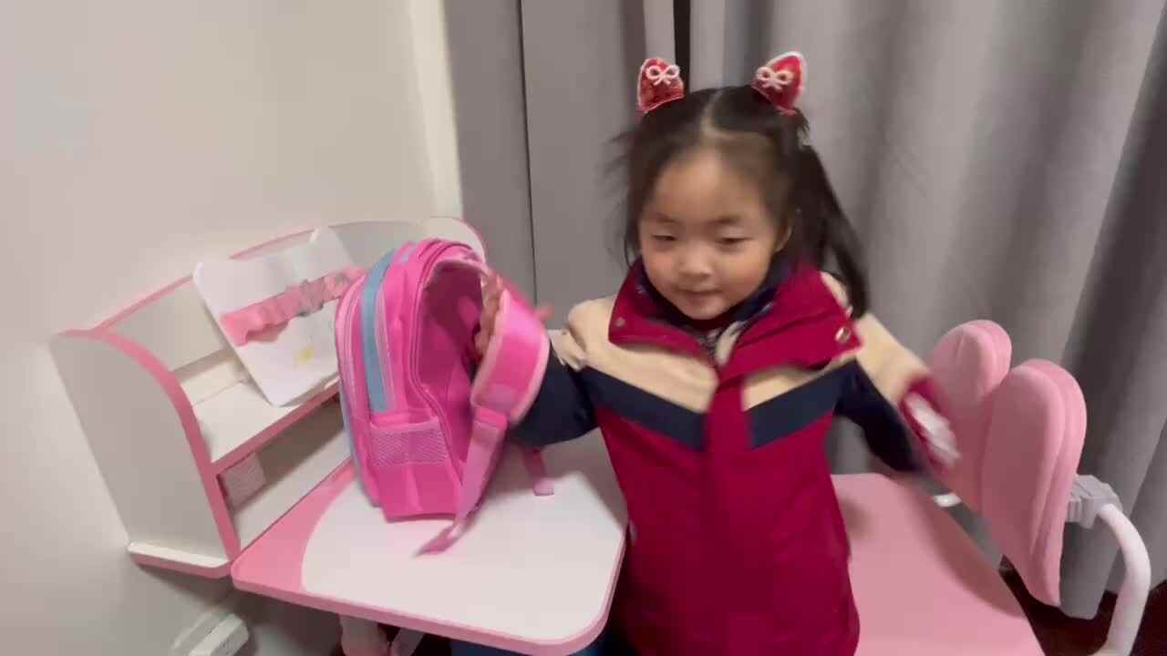 小A班2024.2.29艾琰茹— 背书包