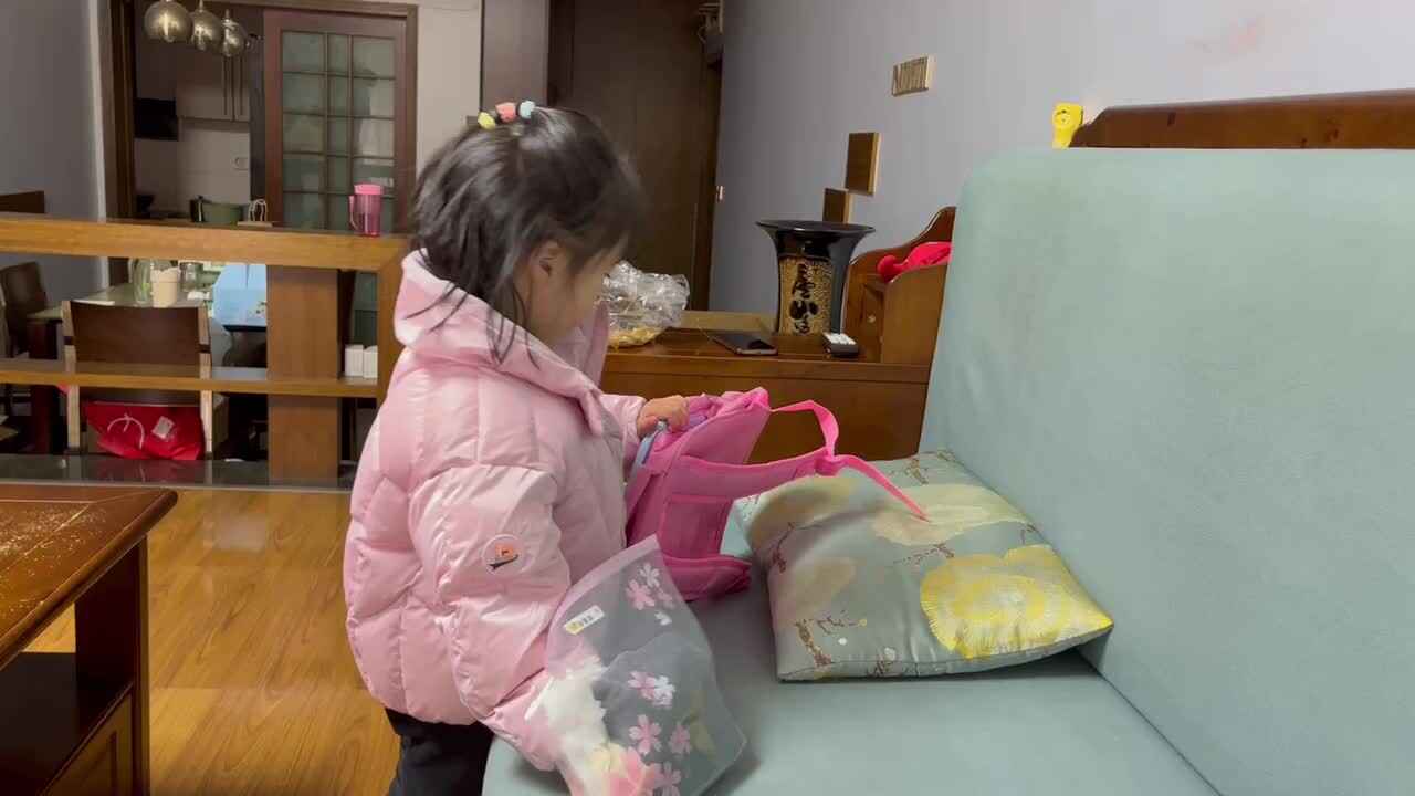 中B班李茵琪整理书包.MOV