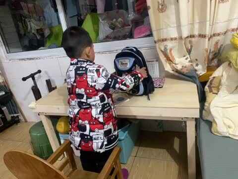 中B班赵芃栎整理书包