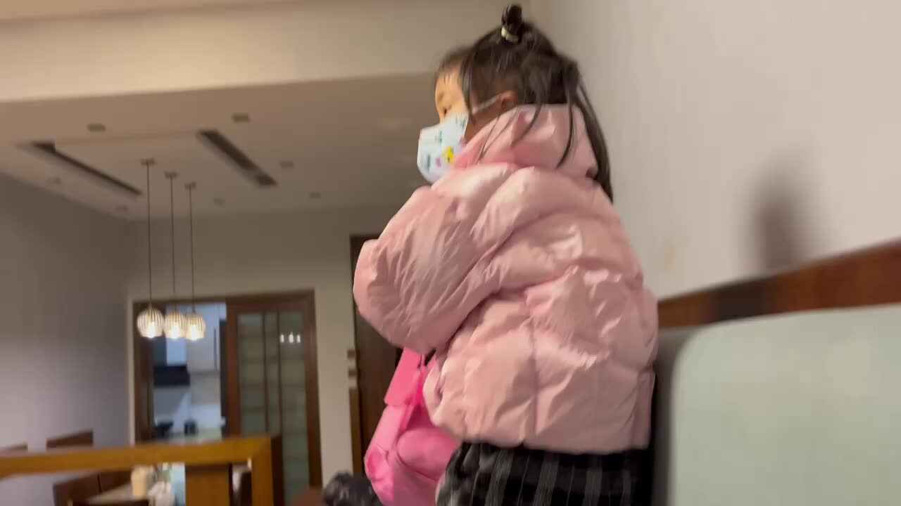 中B班李茵琪练习背书包.MOV