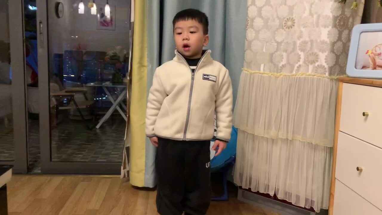 中B班杨育寒自我介绍