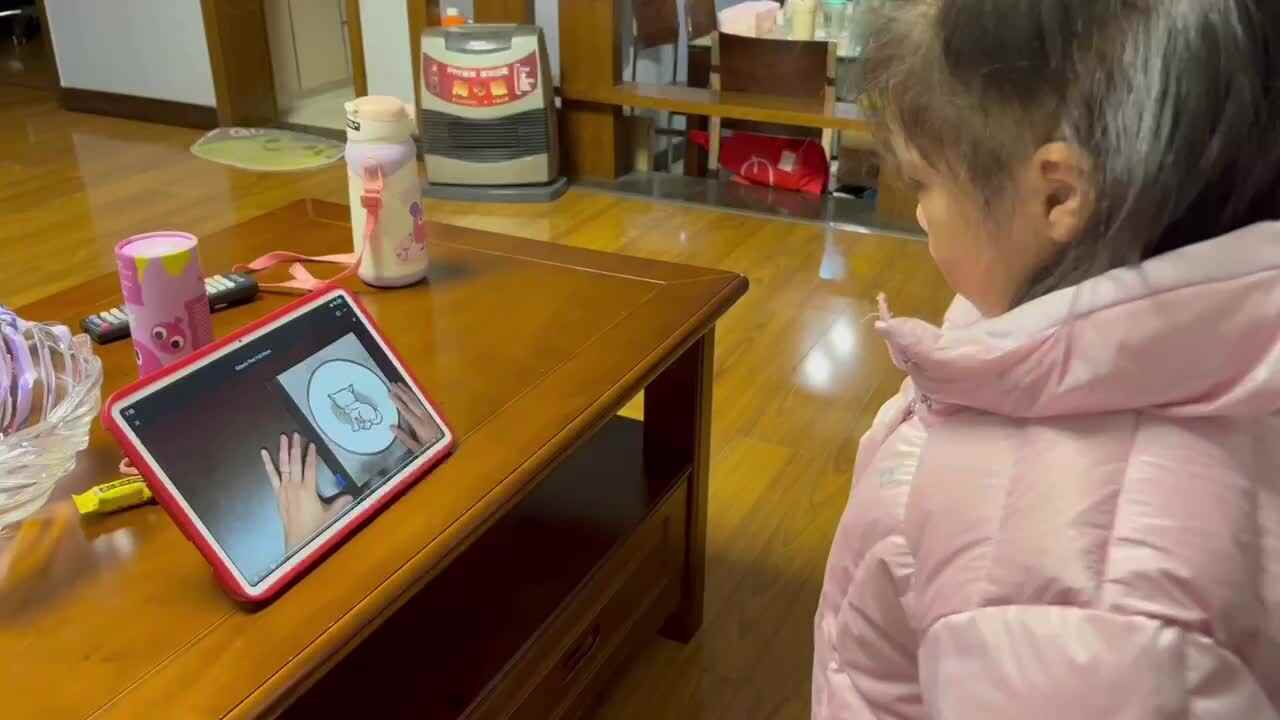中B班李茵琪观看英语视频.MOV