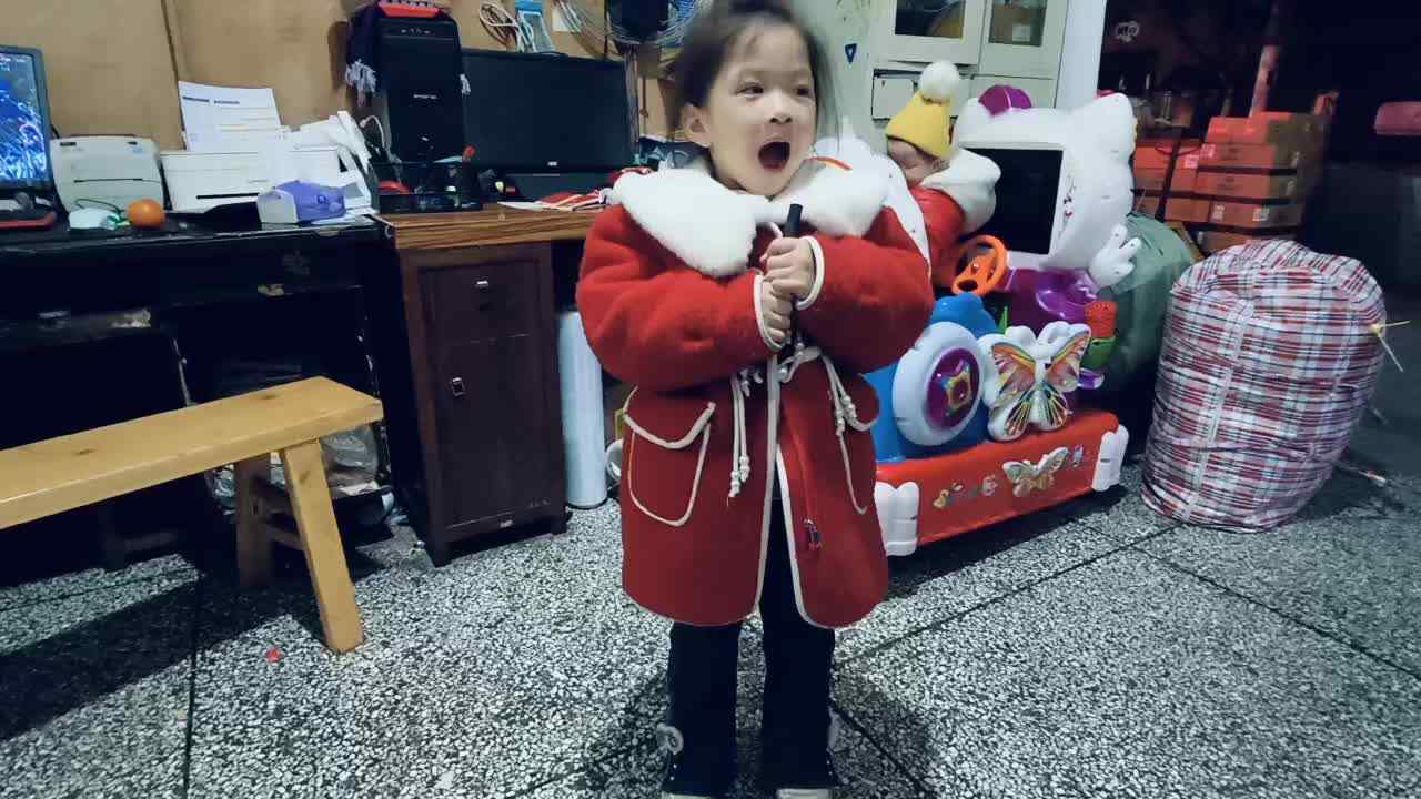 中a班唐依依自我介绍