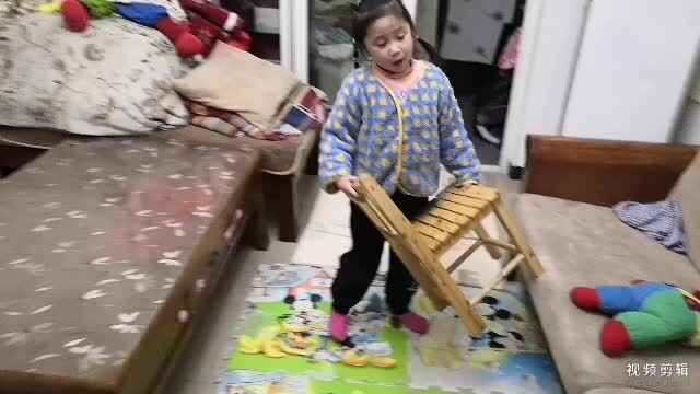 中B班2月21张芷萱练习搬凳子.mp4