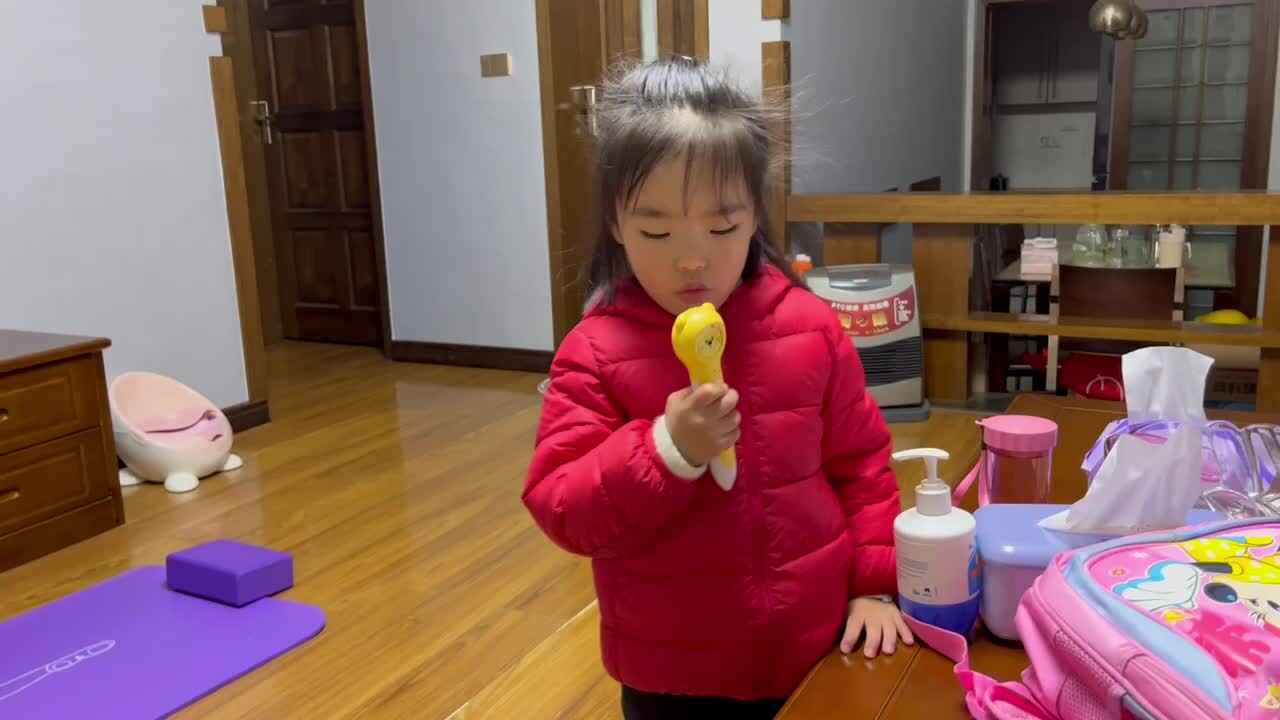 中B班李茵琪自我介绍.MOV